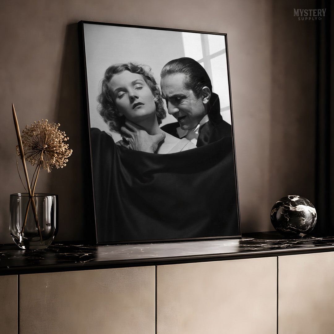 Dracula 1930s Bela Lugosi Horror Photo - Hypnotized Victim