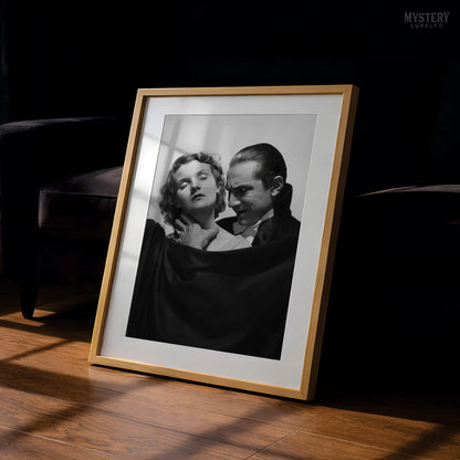 Dracula 1930s Bela Lugosi Horror Photo - Hypnotized Victim